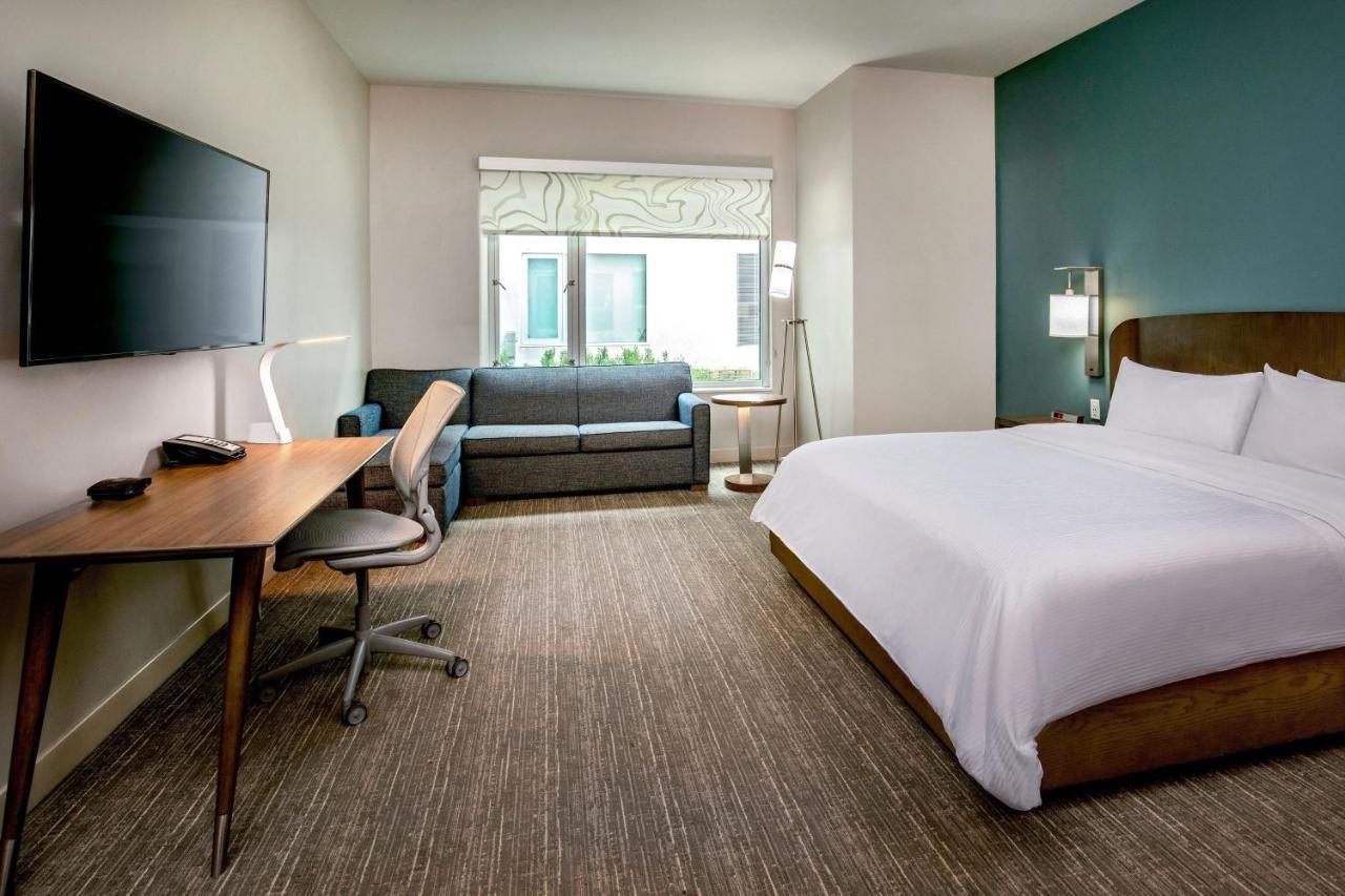 Element Hampton Peninsula Town Center Hotel Eksteriør billede