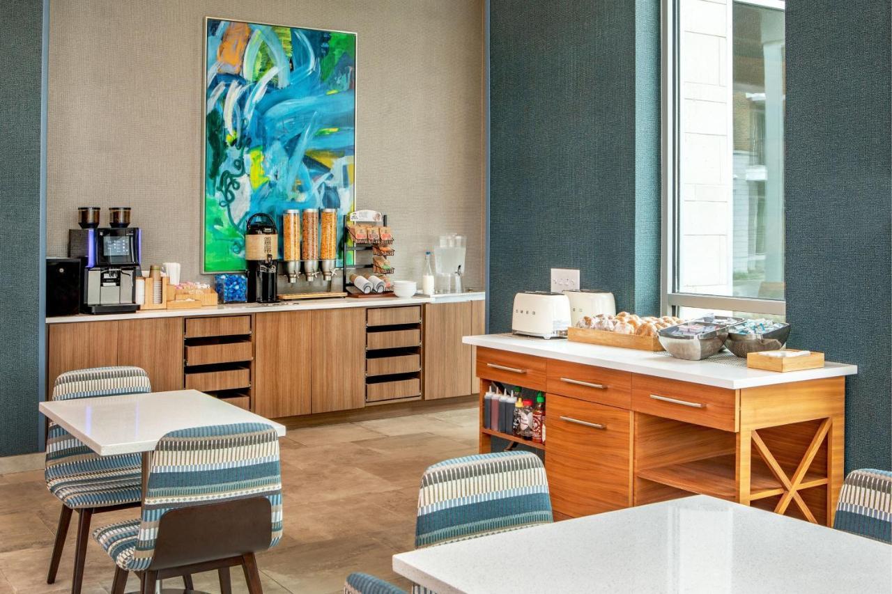 Element Hampton Peninsula Town Center Hotel Eksteriør billede