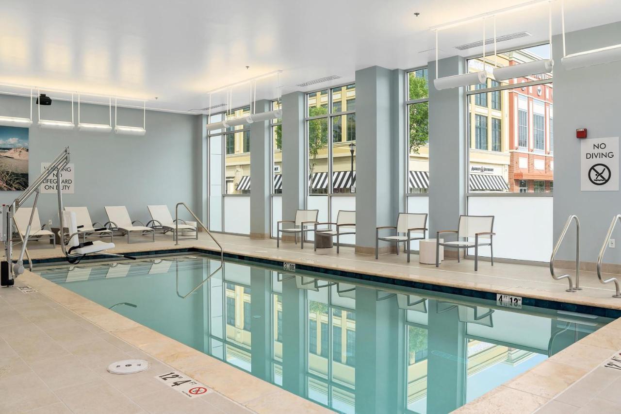 Element Hampton Peninsula Town Center Hotel Eksteriør billede